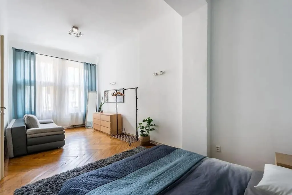 Spacious Apartment With Balcony At Wenceslas Sq Prague