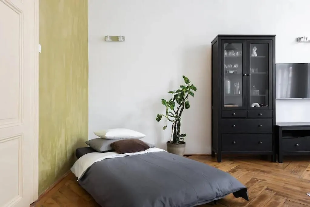 Spacious Apartment With Balcony At Wenceslas Sq Prague
