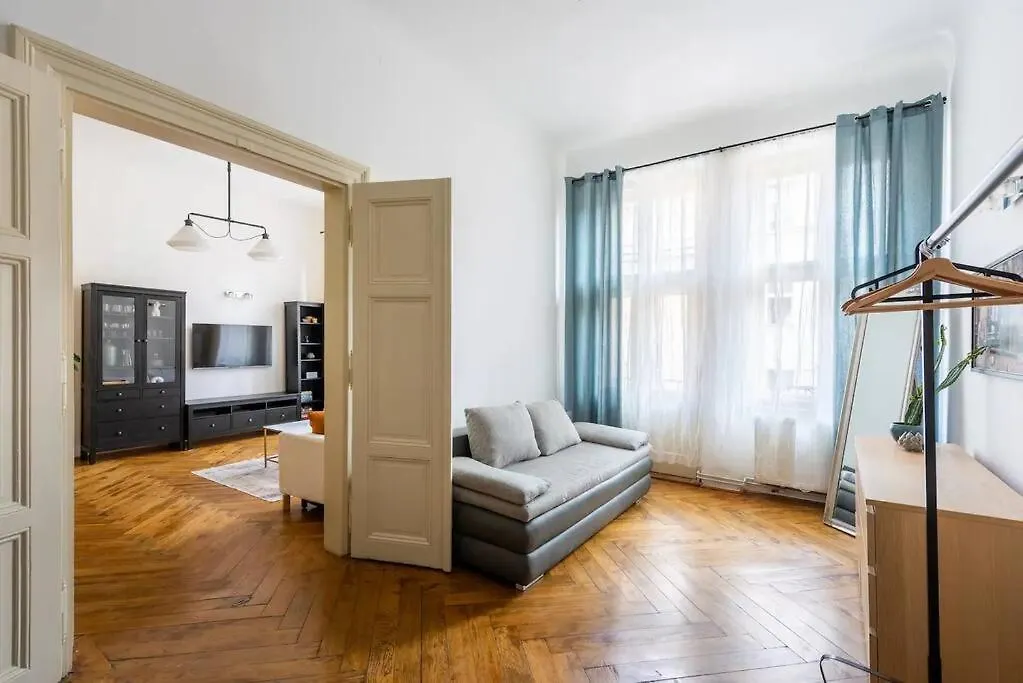Spacious Apartment With Balcony At Wenceslas Sq Prague