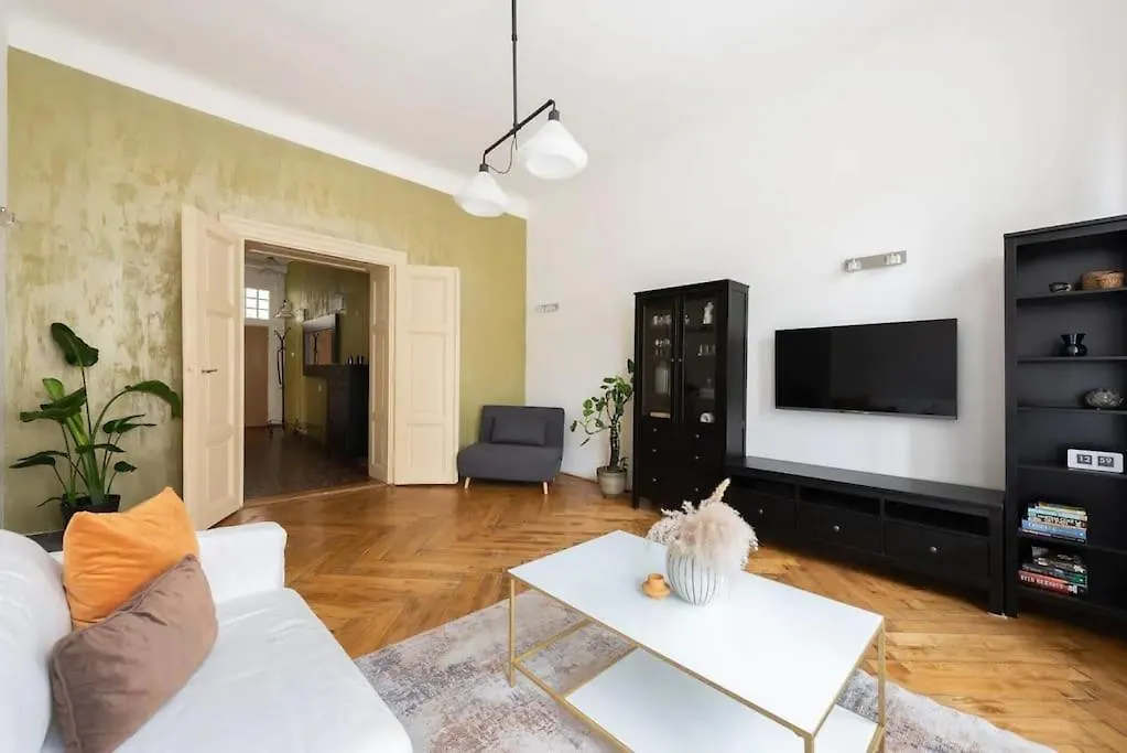 Spacious Apartment With Balcony At Wenceslas Sq Prague